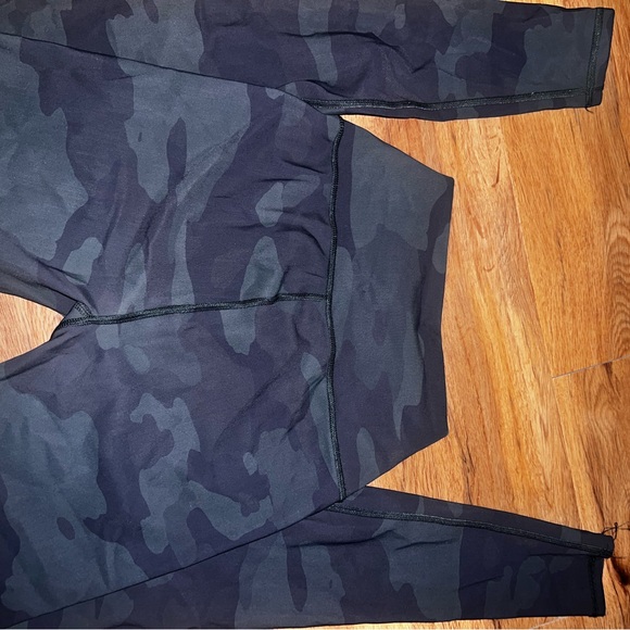 Alo High-Waist Camo Vapor Legging - Picture 3 of 5